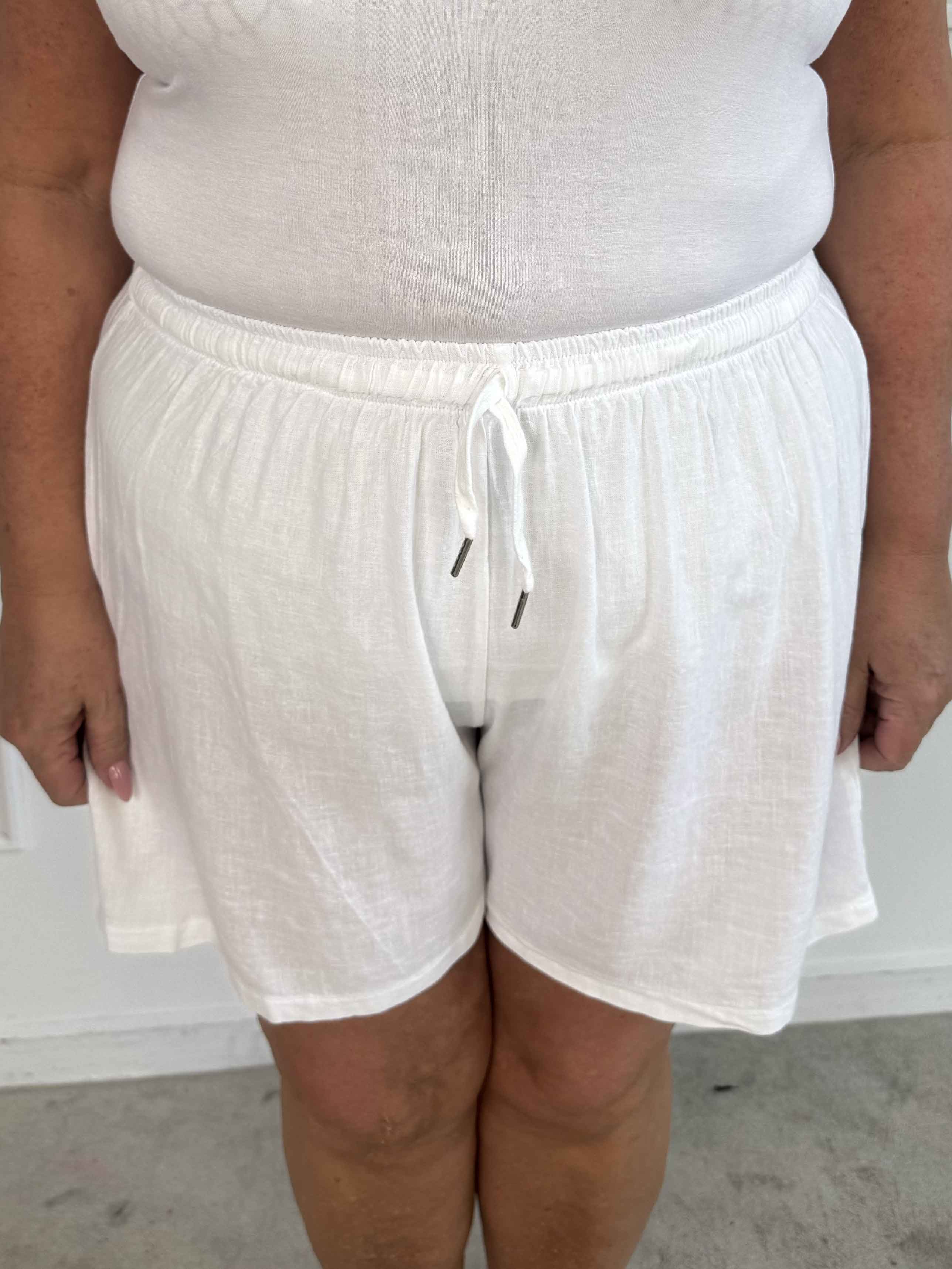 Clara Shorts - Lette shorts i viskose og hør